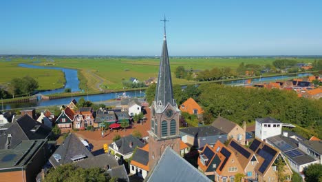 Slow-circle-pan-to-left-of-North-Holland-old-village-center-next-to-older-and-canal