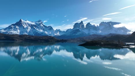 Impresionante-Paisaje-De-Torres-Del-Paine-En-Punta-Arenas-Chile.