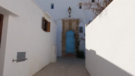 Pov-tilt-down-of-alley-in-Kasbah-of-the-Udayas,-Rabat