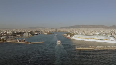 Vista-Panorámica-Del-Puerto-Del-Pireo-En-Grecia