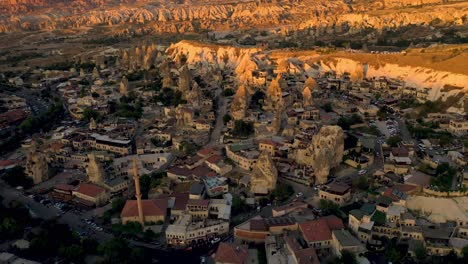 La-Magia-Del-Goreme-De-Capadocia-Se-Revela-Después-Del-Anochecer.