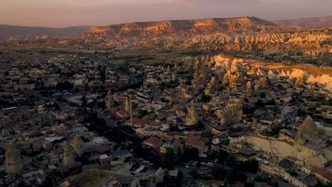 Goreme,-Capadocia,-Se-Transforma-Bajo-Un-Dosel-Estrellado.