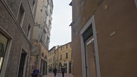 A-walk-along-the-old-quiet-back-streets-of-the-city-of-Perugia,-Province-of-Perugia,-Italy