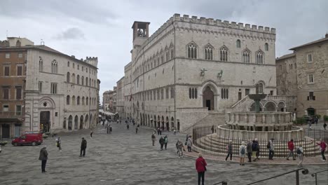 Ein-Schwenk-über-Die-Piazza-IV.-November-In-Perugia,-Provinz-Perugia,-Italien