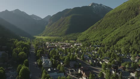 Alpine-Tourism-Town-of-Telluride,-Colorado-in-Beautiful-Rocky-Mountains,-Aerial