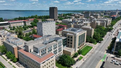 Campus-Der-University-Of-Wisconsin-Mit-Wohn--Und-Akademischen-Gebäuden