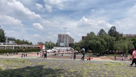 Ein-Tag-An-Der-Unam-In-Zeitlupe,-Universitätsstadt-In-Mexiko-Stadt