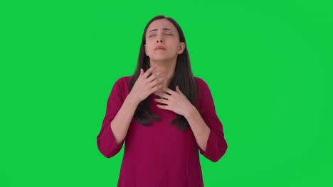 Indische-Frau-Mit-Asthmaanfall,-Grüner-Bildschirm