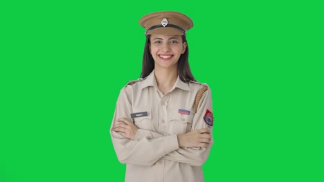 Porträt-Einer-Glücklichen-Indischen-Polizistin-Auf-Grünem-Bildschirm