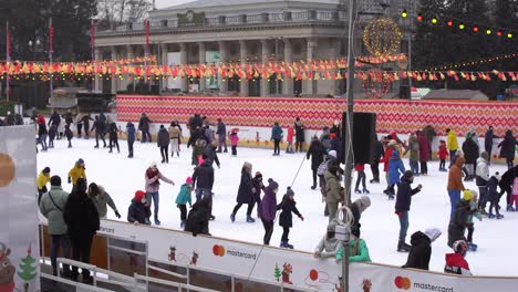 Kiev-Ucrania---11-De-Enero-De-2021:-Pista-De-Patinaje-En-El-Territorio-Del-Complejo-Nacional-Expocentro-De-Ucrania-VDNH