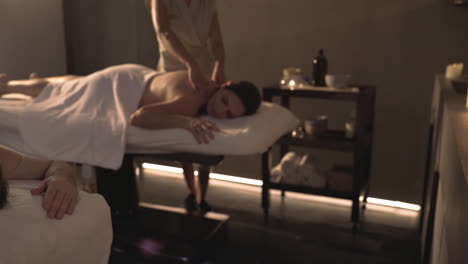 Massage-session-in-spa-salon
