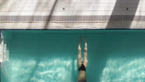 Woman-swimmer-in-the-pool