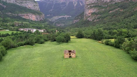 Old-house-in-mountainous-valley