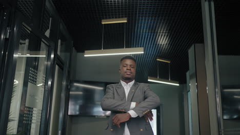 portrait-of-confidente-african-american-man-office-worker-or-businessman-indoors-lawer-or-manager