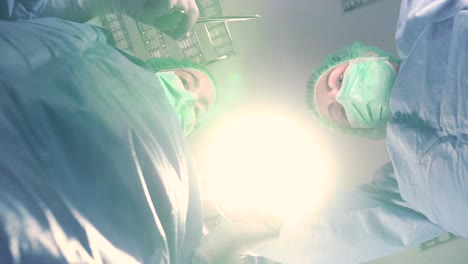 Mujeres-Que-Realizan-Cirugía-En-El-Hospital-Juntas