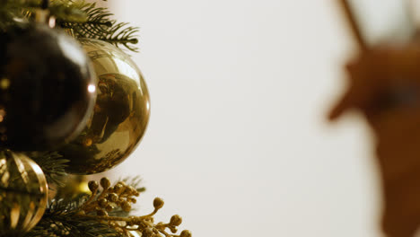 Bolas-De-Navidad-En-El-árbol-De-Navidad