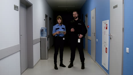 Team-in-uniform-posing-on-the-corridor