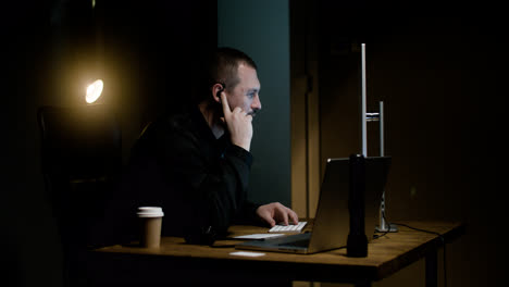 Man-with-keyboard-in-the-hut-at-night