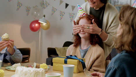 Eröffnungsgeschenk-Für-Das-Geburtstagskind