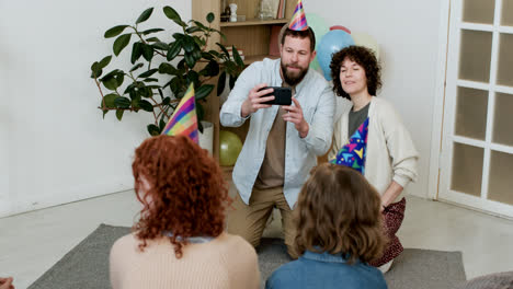 Gente-Celebrando-Cumpleaños