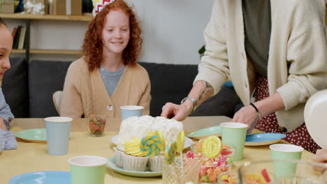 Children-at-birthday-party