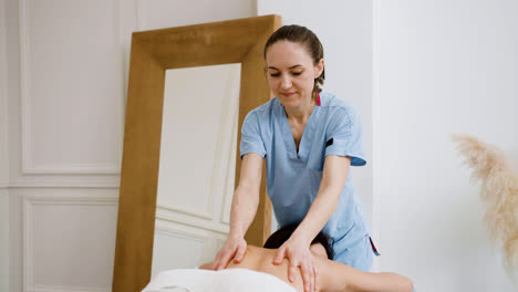 Physiotherapist-giving-a-massage