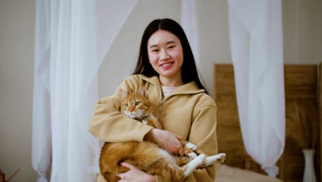 Woman-with-cat