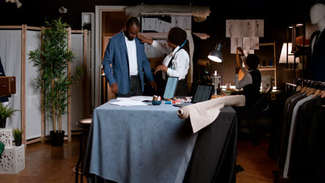 Tailors-working-with-client