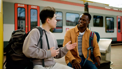 Friends-talking-at-the-train-station