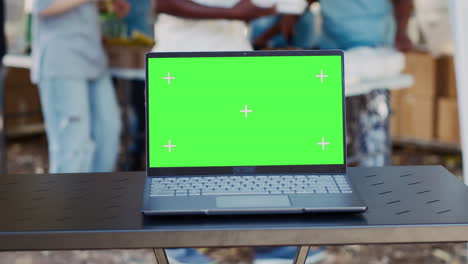 Laptop-Mit-Isoliertem-Grünem-Bildschirm