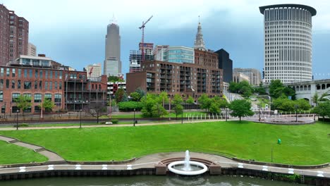 Settlers-Landing-Park-in-downtown-Cleveland,-Ohio-with-view-of-skyline