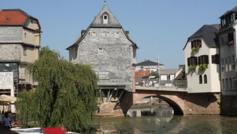 Ikonische-Und-Historische-Brückenhäuser-Am-Fluss-Nahe-In-Bad-Kreuznach