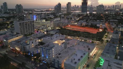 Drone-Vuela-Sobre-Miami-South-Beach-Durante-La-Puesta-De-Sol