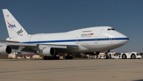 Boeing-747-Flugzeug-Auf-Dem-Flughafen