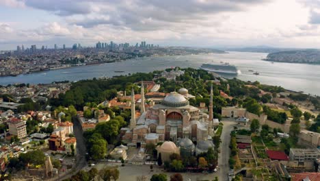 El-Esplendor-De-La-Icónica-Mezquita-Azul-Mientras-El-Sol-Se-Pone-Sobre-Estambul
