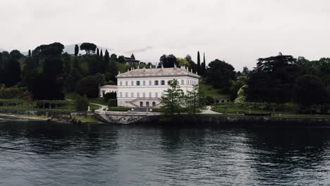 Toma-De-Drone-De-Villa-Melzi-D&#39;eril-En-Bellagio,-Italia