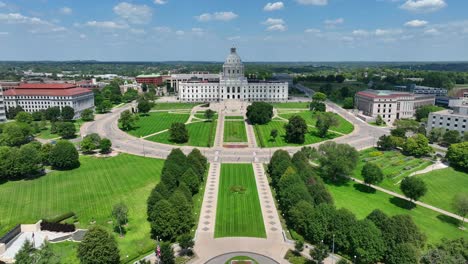 Weitwinkelaufnahme-Des-Gebäudes-Und-Des-Geländes-Des-Minnesota-State-Capitol