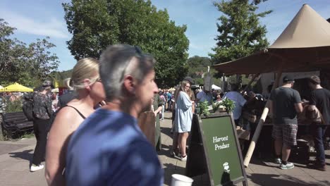 Mercado-Dominical-En-Un-Pequeño-Pueblo-Rural-Inglés-En-Un-Día-Cálido