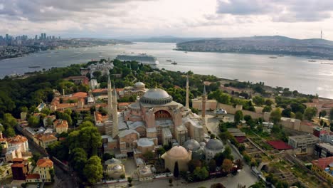 Luftaufnahmen-Der-Blauen-Moschee-Von-Istanbul-In-Der-Abenddämmerung-Sind-Ein-Unvergesslicher-Anblick