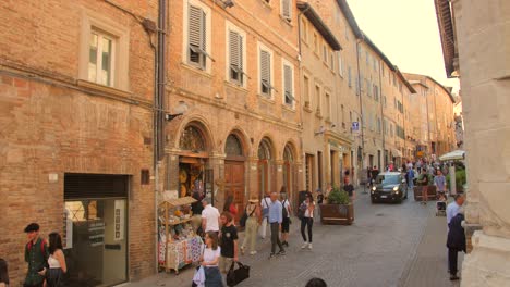 Calle-Rafaello-En-Urbino,-Italia,-Donde-Nació-El-Famoso-Pintor-Rafaello