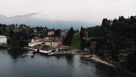 Luftaufnahme-Der-Wunderschönen-Küste-Von-Bellagio-Am-Comer-See-In-Der-Italienischen-Landschaft