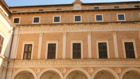 Herzogspalast,-Renaissancegebäude-In-Urbino,-Italien