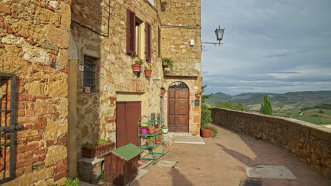 Traditionelle-Architekturen-Auf-Einem-Erhaltenen-Mittelalterlichen-Dorf-In-Pienza-In-Der-Toskana,-Italien