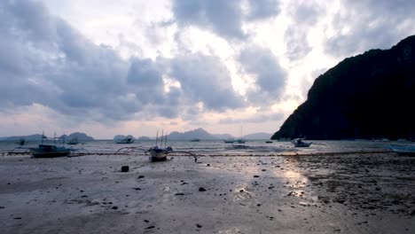 Scenic-landscape-view-of-beach-and-ocean-shoreline-with-boats-in-El-Nido,-Palawan-in-Philippines,-Southeast-Asia