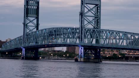 Descubra-Jacksonville,-Edificios-Comerciales-Y-Arquitectura,-Situados-A-Lo-Largo-De-Las-Orillas-Del-Río-St.