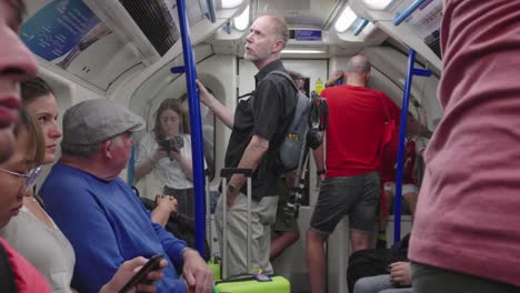 People-travelling-on-London’s-Tube-network