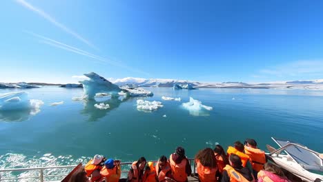 glacier-lagoon-from-the-amphibious-boat