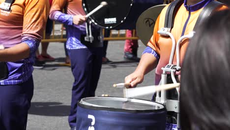 Foto-Del-Baterista-De-La-Banda-De-Música-Durante-El-Desfile-Del-Día-De-La-Independencia-De-Costa-Rica.