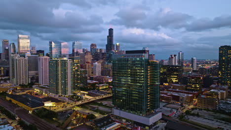 Aerial-tracking-shot-of-the-Fulton-Market-and-West-Loop,-dramatic-sunset-in-Chicago,-USA