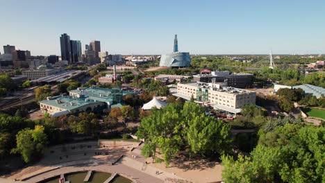 Preciosa-Antena-De-Verano-Del-Centro-De-Winnipeg,-MB.-4k